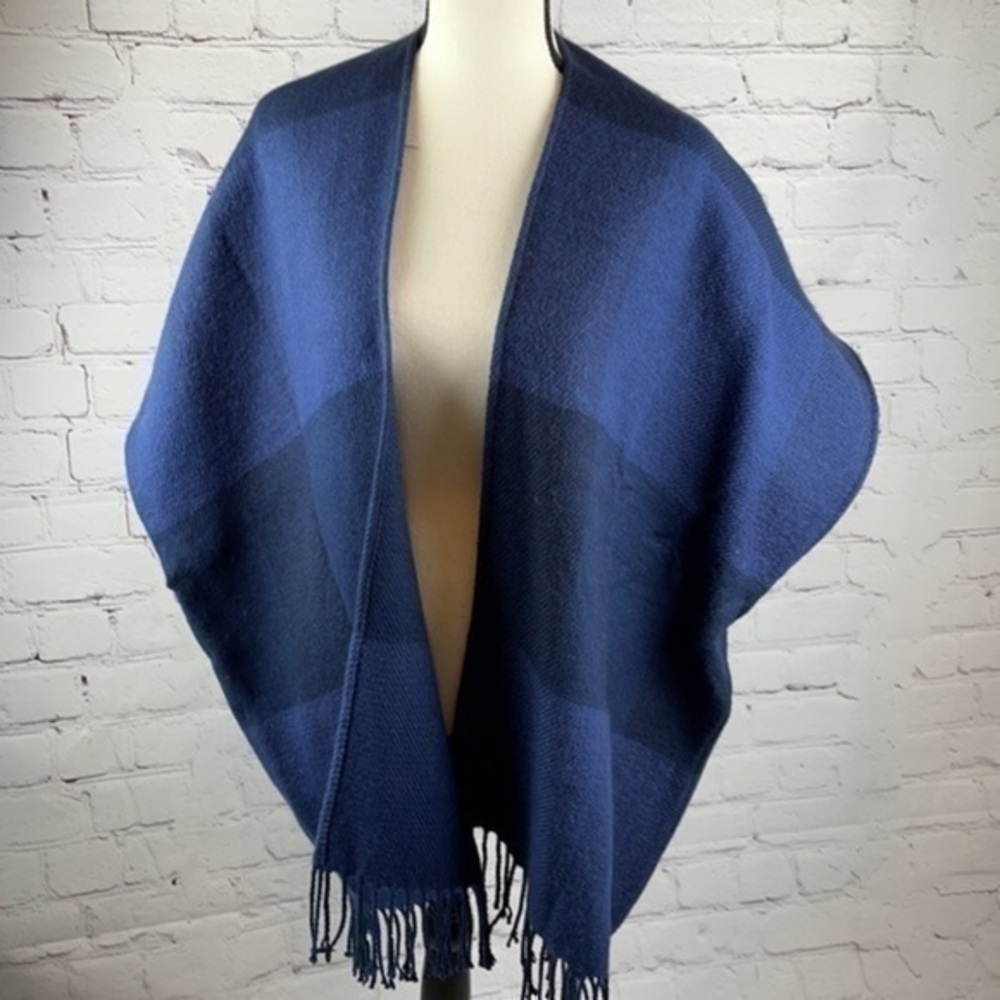 UEC Loft blue plaid fringe wrap xs/s